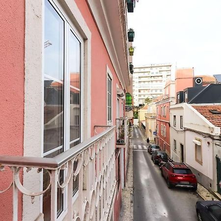 Ferienwohnung Vita Portucale ! Campo Ourique Design W/ Balcony Lissabon Exterior foto