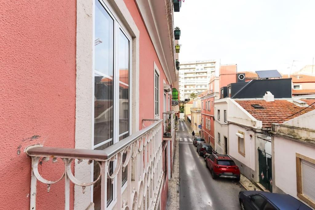 Ferienwohnung Vita Portucale ! Campo Ourique Design W/ Balcony Lissabon Exterior foto